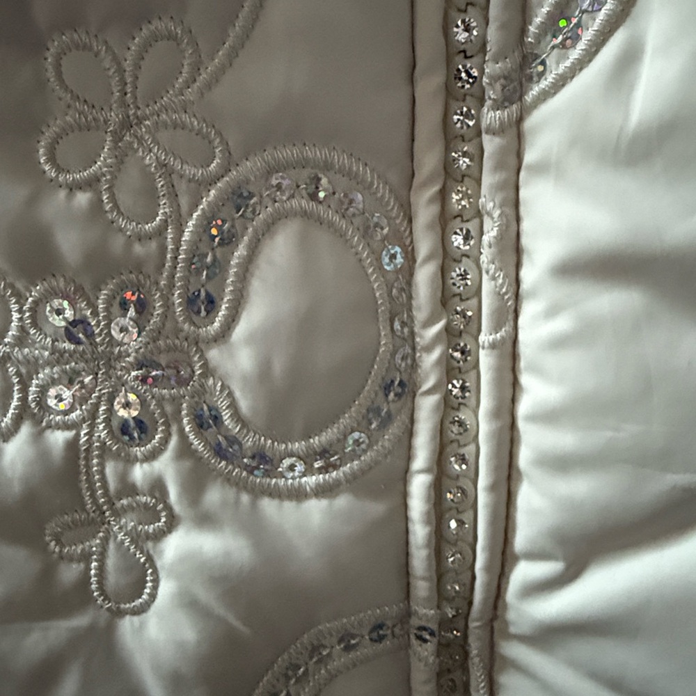 Sequin Embellished Creamy White Quilted Vest - Picture 9 of 14